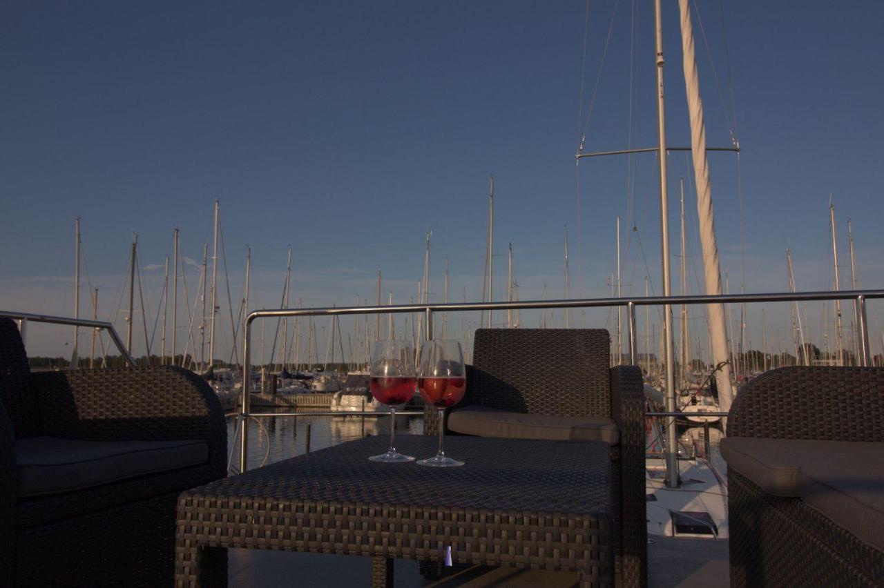 Hausboot Fjord Lacerta Mit Dachterrasse In Wendtorf מראה חיצוני תמונה