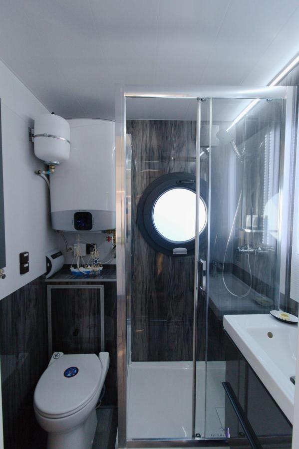 Hausboot Fjord Lacerta Mit Dachterrasse In Wendtorf מראה חיצוני תמונה